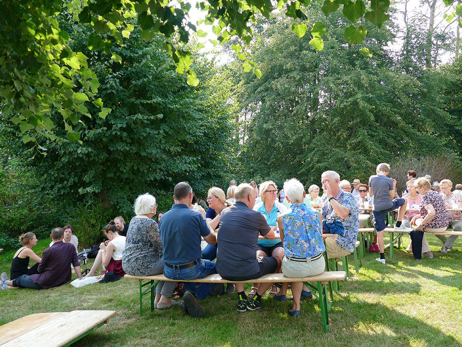 Nachfeier des Mährisch-Neustädter Wachsstockfestes an der Weingartenkapelle (Foto: Karl-Franz Thiede)